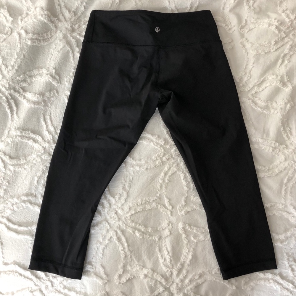 Lululemon black size 6 crop worn once